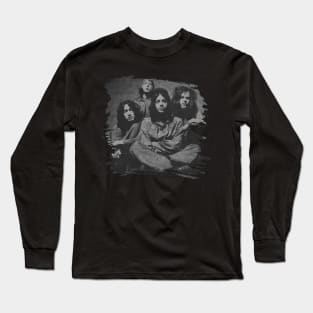 Free band// Retro poster// Classic Long Sleeve T-Shirt